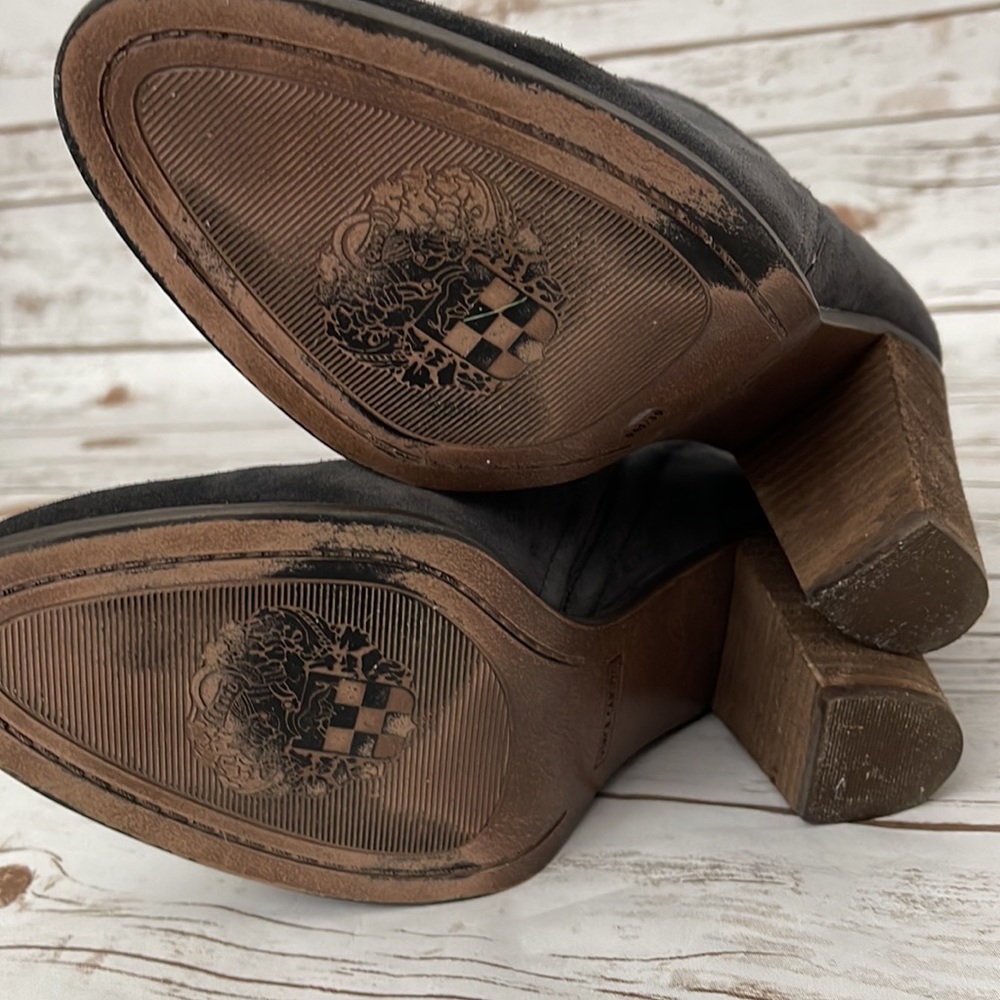 Vince Camuto Francia Suede Booties Women’s Size 9 Stacked Heel Pull On Gray - Picture 7 of 10